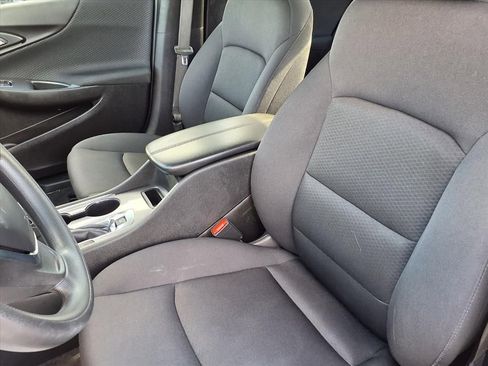 Used 2024 Chevrolet Malibu LT image 3