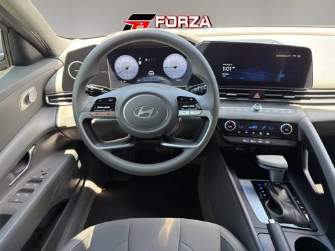 Used 2024 Hyundai Elantra SEL FWD image 17