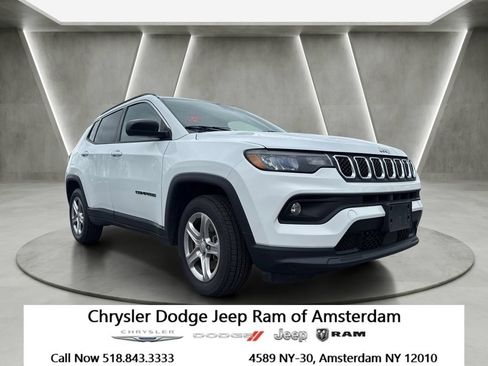 Used 2024 Jeep Compass Latitude AWD/4WD image 1