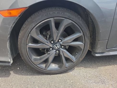 Used 2017 Honda Civic Sport image 4