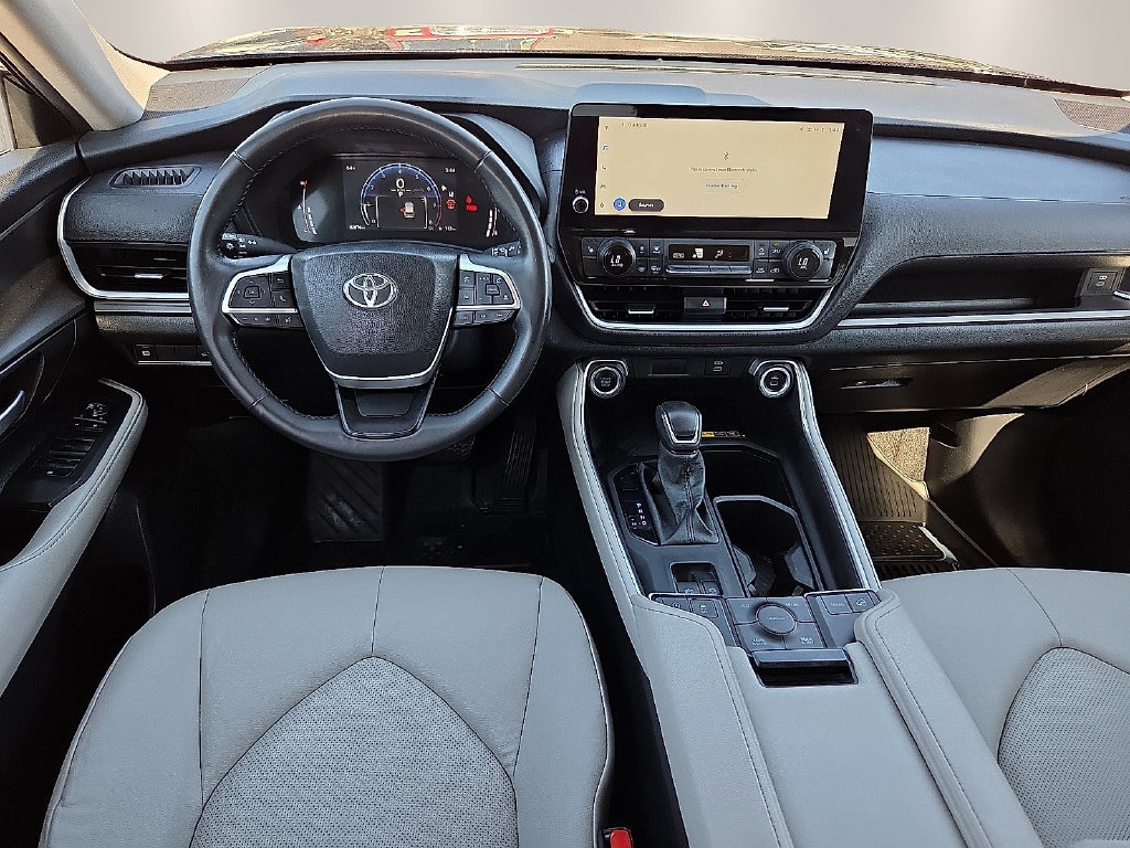 Used 2024 Toyota Grand Highlander AWD image 13