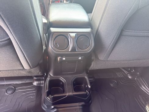 Used 2025 Jeep Wrangler Unlimited Sport AWD/4WD image 31