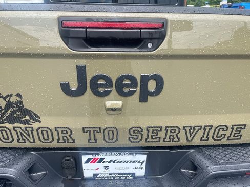 New 2025 Jeep Gladiator Sport image 17