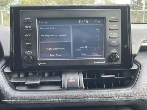 Used 2022 Toyota RAV4 LE image 31