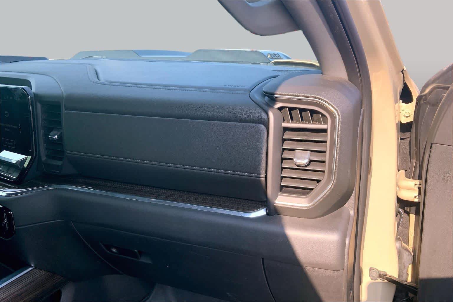 Used 2023 Chevrolet Silverado 1500 LT Trail Boss w/ Convenience Package II AWD/4WD image 19