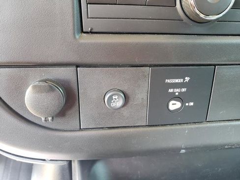 Used 2015 GMC Savana 2500 LS image 23