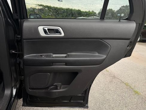 Used 2014 Ford Explorer XLT w/ Equipment Group 202A AWD/4WD image 11