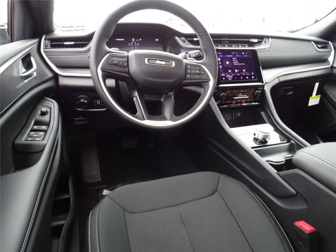 Used 2025 Jeep Grand Cherokee L Laredo w/ Luxury Tech Group I image 20