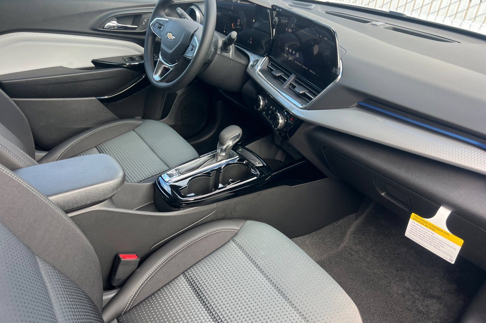 New 2026 Chevrolet Trax LT w/ LT Convenience Package FWD image 13