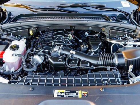 Used 2025 Jeep Grand Cherokee Limited w/ Luxury Tech Group II image 31