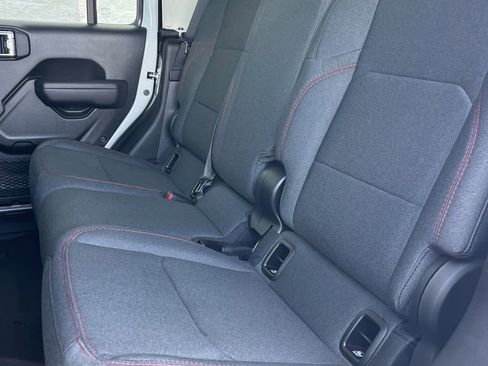 New 2025 Jeep Gladiator Rubicon w/ Convenience Group image 24