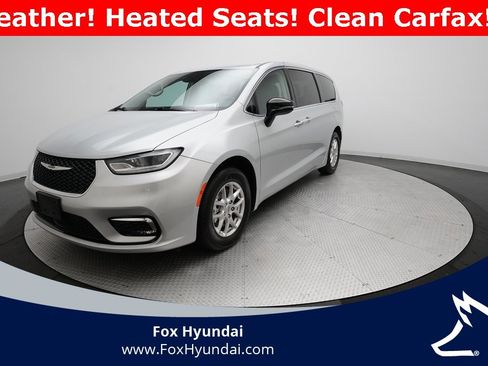 Used 2024 Chrysler Pacifica Touring-L image 1