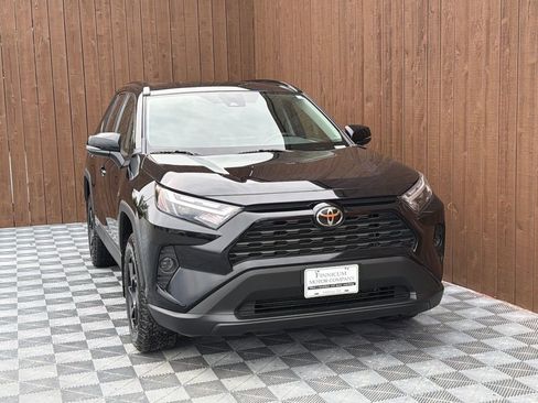 Used 2025 Toyota RAV4 XLE FWD image 12