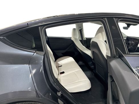 Certified 2023 Tesla Model Y Long Range AWD/4WD image 11