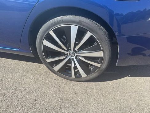 Used 2022 Nissan Altima 2.5 SR FWD image 11