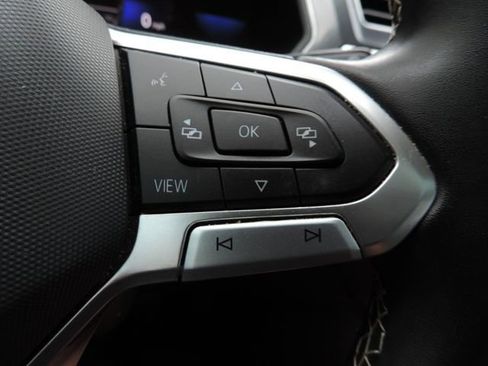 Used 2023 Volkswagen Tiguan SE w/ Panoramic Sunroof Package image 29