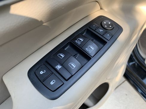 Used 2017 Jeep Grand Cherokee Overland w/ Jeep Active Safety Group AWD/4WD image 15
