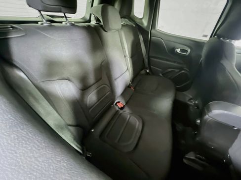 Used 2022 Jeep Renegade Latitude w/ Convenience Group AWD/4WD image 25