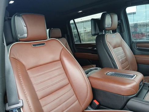 Used 2023 GMC Yukon XL Denali Ultimate AWD/4WD image 18