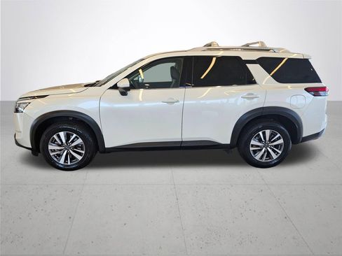 Used 2023 Nissan Pathfinder SL AWD/4WD image 11