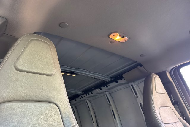 Used 2018 Chevrolet Express 2500 RWD image 18