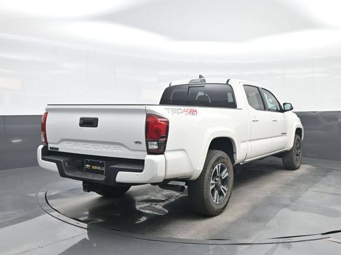 Used 2019 Toyota Tacoma TRD Sport AWD/4WD image 6