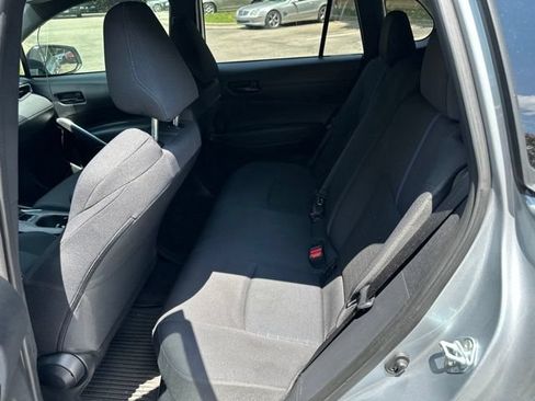 Used 2024 Toyota Corolla Cross AWD Hybrid w/ Moonroof Package image 9