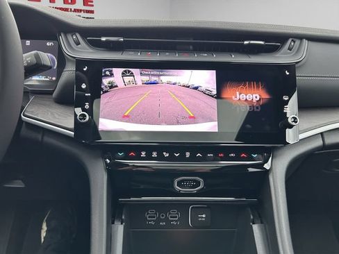 New 2026 Jeep Grand Cherokee L Limited w/ Limited Altitude Package AWD/4WD image 20