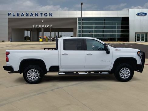 Used 2022 Chevrolet Silverado 2500 LT w/ Convenience Package AWD/4WD image 6