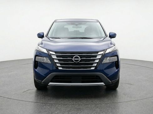 Used 2025 Nissan Rogue SV AWD/4WD image 2