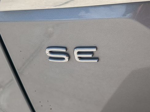 Certified 2024 Volkswagen Atlas SE FWD image 11