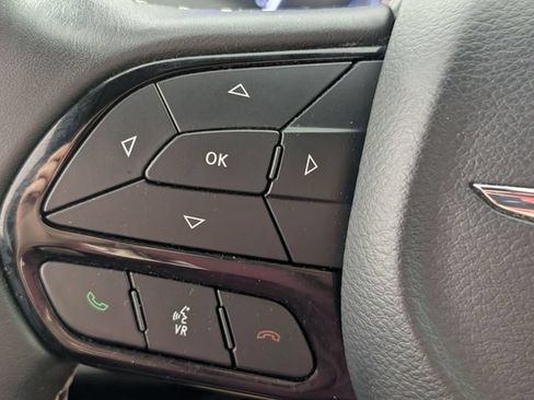 Used 2020 Chrysler Pacifica Touring-L AWD/4WD image 16