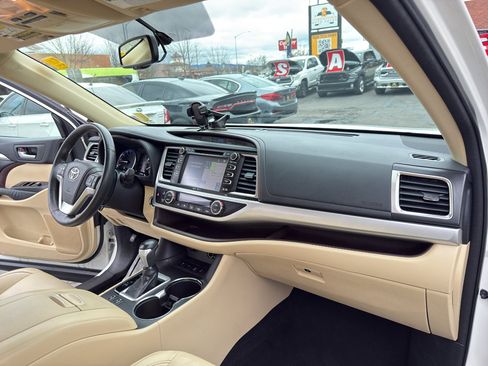 Used 2015 Toyota Highlander XLE AWD/4WD image 20