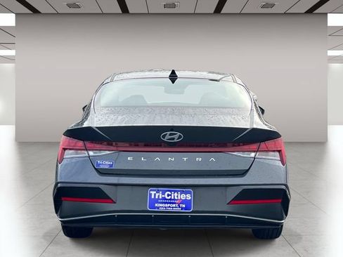 Used 2025 Hyundai Elantra SEL FWD image 4