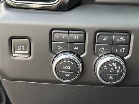 Used 2023 GMC Sierra 1500 AT4X AWD/4WD image 34