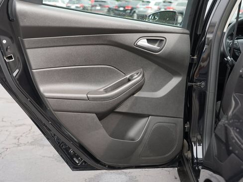 Used 2017 Ford Focus SE FWD image 15