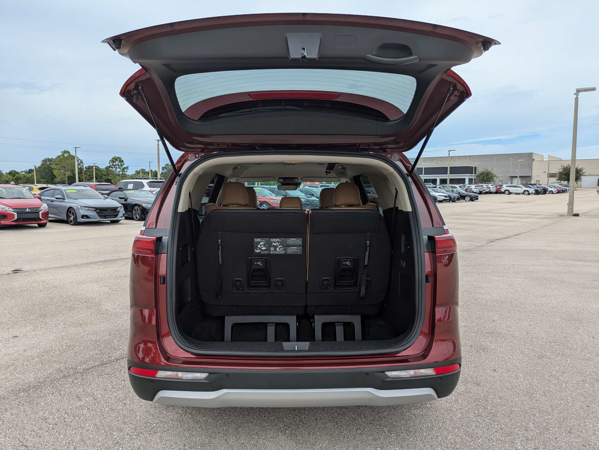 Certified 2024 Kia Carnival LX FWD image 31