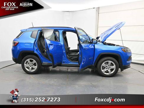 Used 2023 Jeep Compass Latitude w/ Convenience Group AWD/4WD image 40