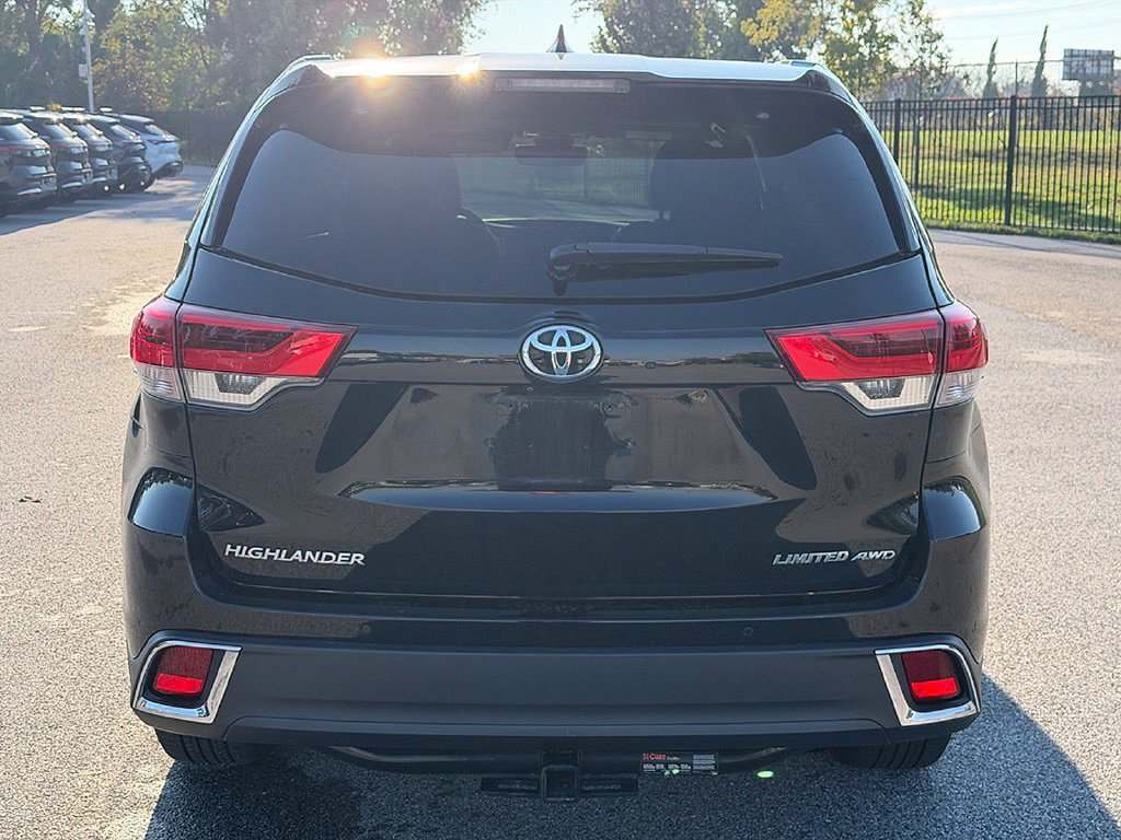 Used 2018 Toyota Highlander Limited AWD/4WD image 6