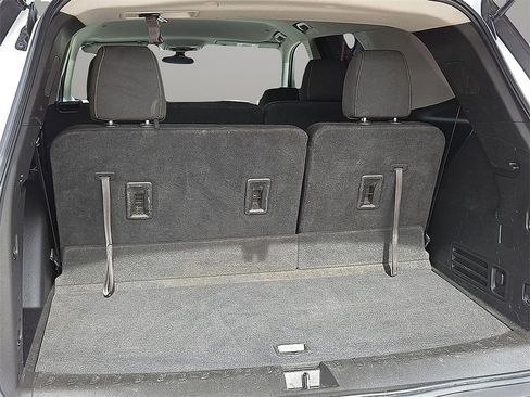 Used 2021 Chevrolet Traverse LS image 10