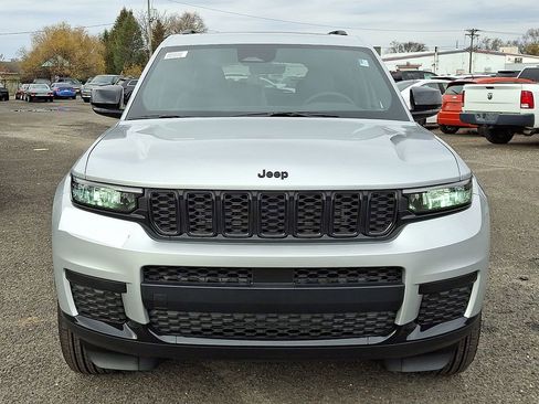 New 2025 Jeep Grand Cherokee L Altitude image 2