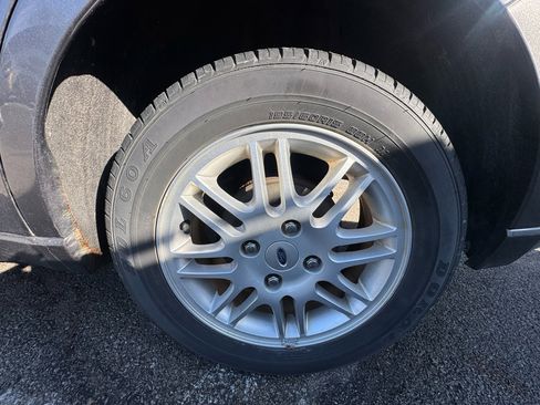 Used 2011 Ford Focus SE image 18