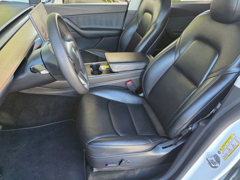 Used 2021 Tesla Model Y Long Range image 16