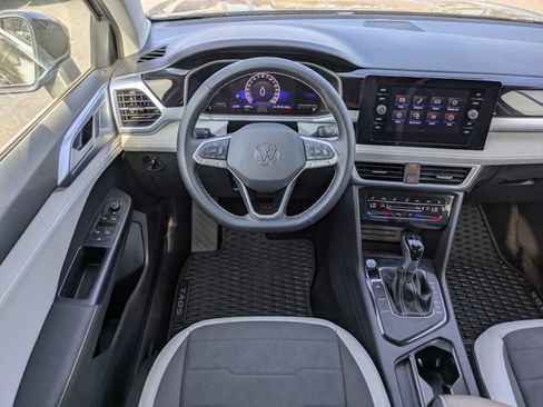Certified 2025 Volkswagen Taos SE FWD image 16