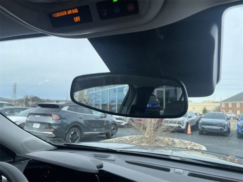 Used 2025 Chevrolet Trax LT w/ Driver Confidence Package image 27