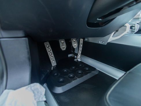 Used 2006 Ford GT RWD image 50