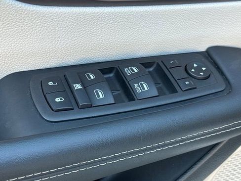 Used 2024 Chrysler Voyager LX image 12