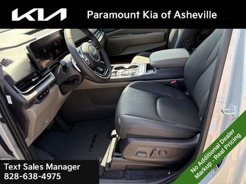 New 2026 Kia Carnival EX image 17