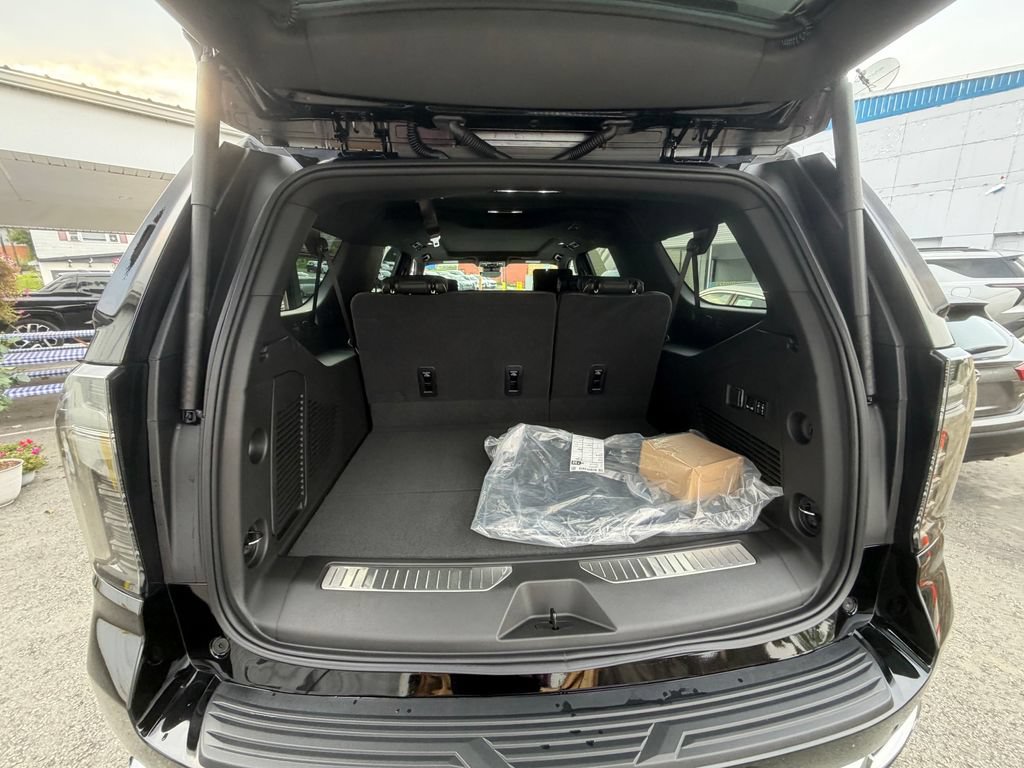 New 2026 Chevrolet Suburban Premier AWD/4WD image 13