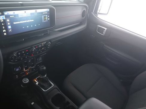 Used 2024 Jeep Gladiator Rubicon w/ Technology Group AWD/4WD image 26